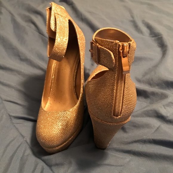 Gold Glitter Wedges Size 7 - Picture 3 of 3